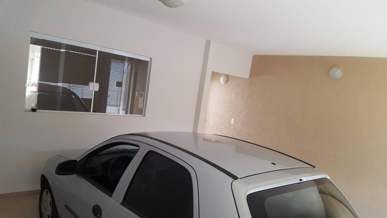 Casa à venda com 2 quartos, 74m² - Foto 1