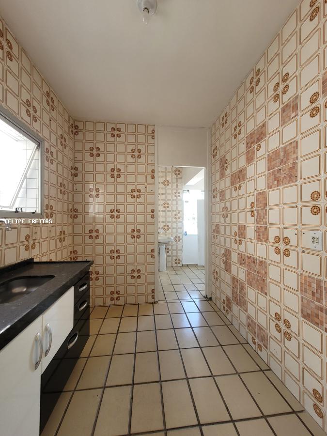 Apartamento à venda com 3 quartos, 76m² - Foto 2