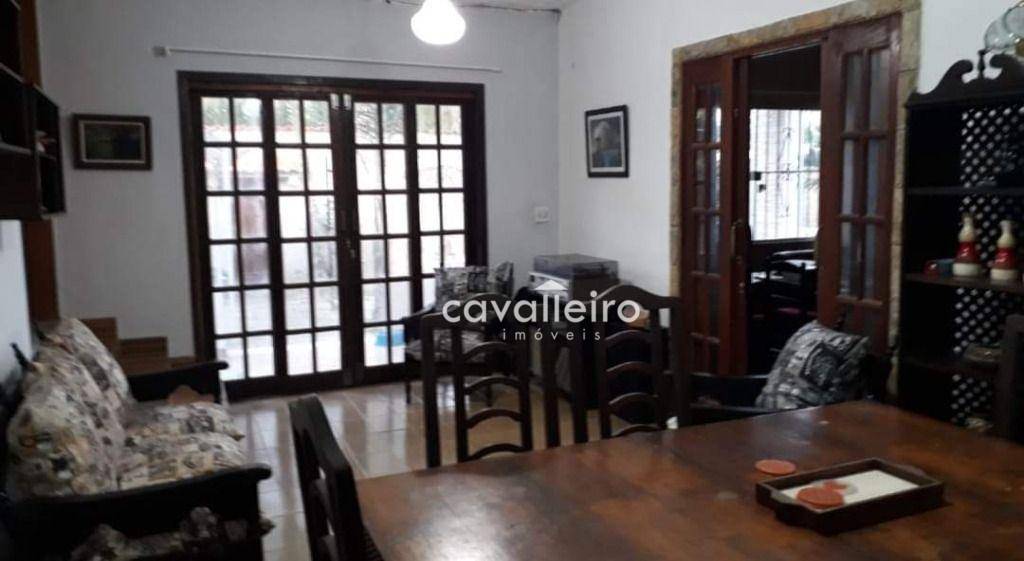 Casa à venda com 6 quartos, 300m² - Foto 3