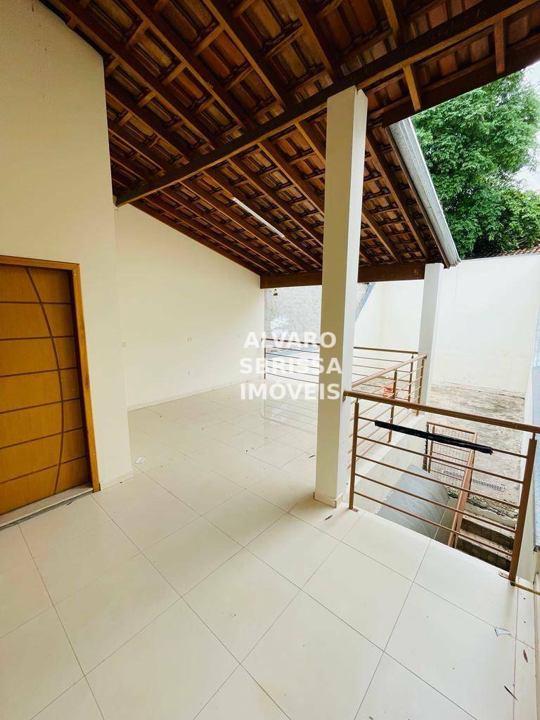 Casa à venda com 2 quartos, 130m² - Foto 3