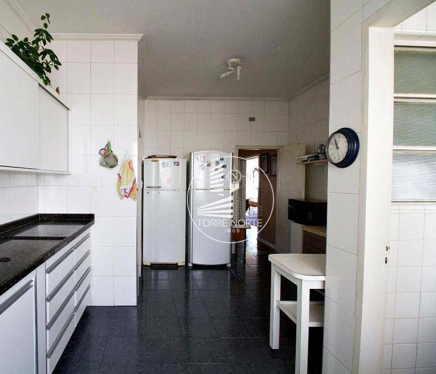 Apartamento à venda com 3 quartos, 214m² - Foto 18