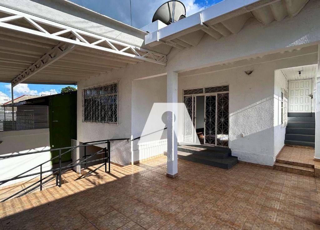 Casa para alugar com 3 quartos, 127m² - Foto 1