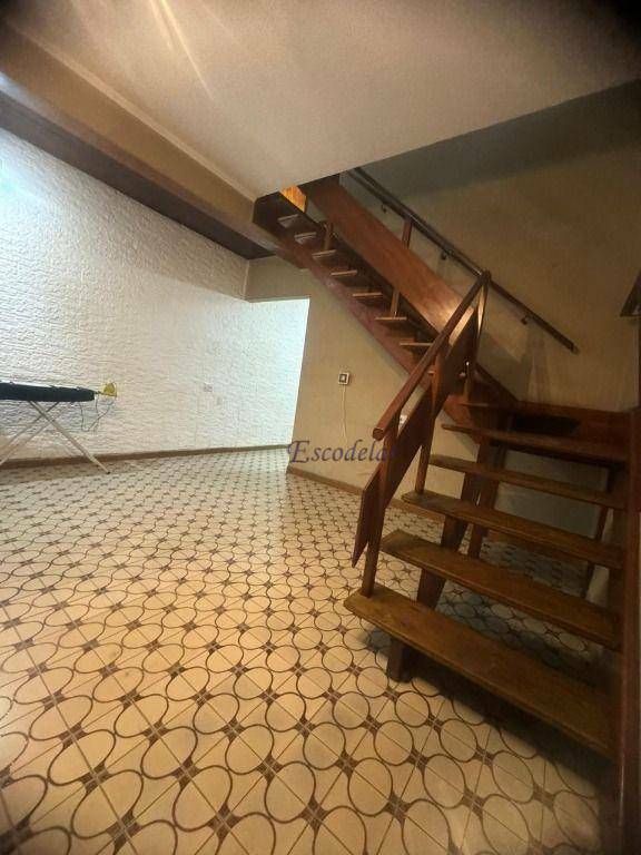 Sobrado à venda com 6 quartos, 240m² - Foto 52