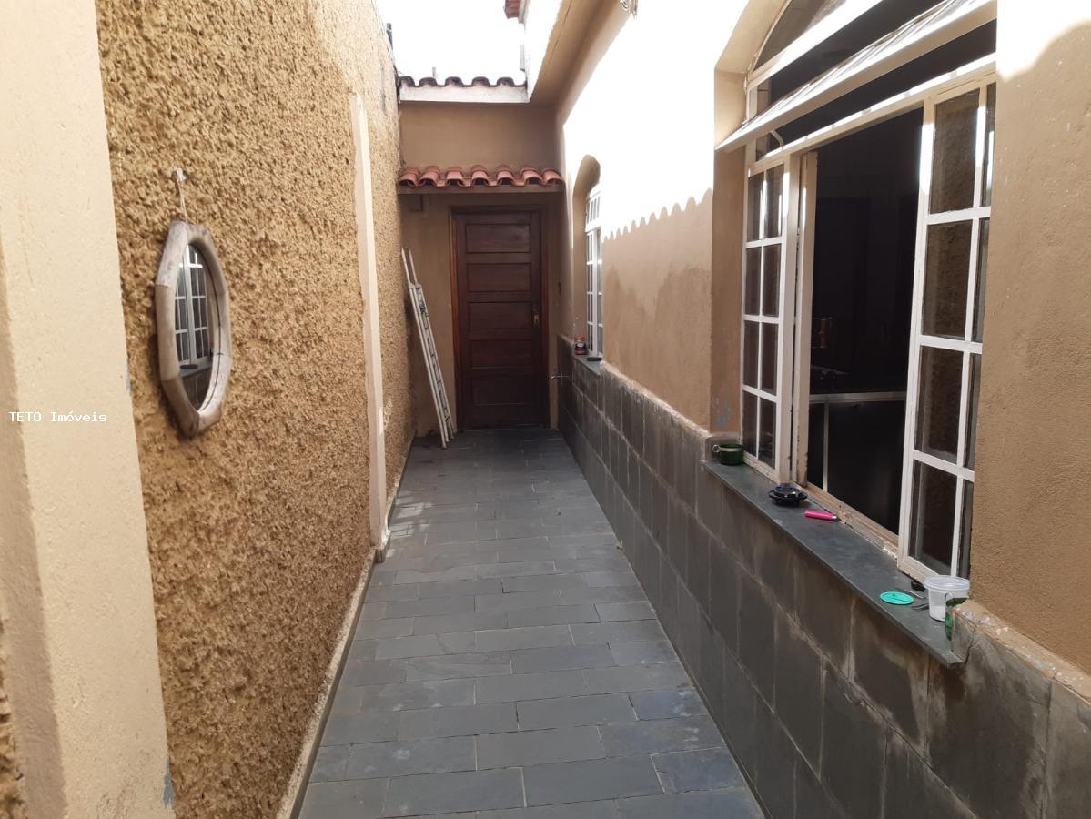 Casa à venda com 4 quartos, 200m² - Foto 17