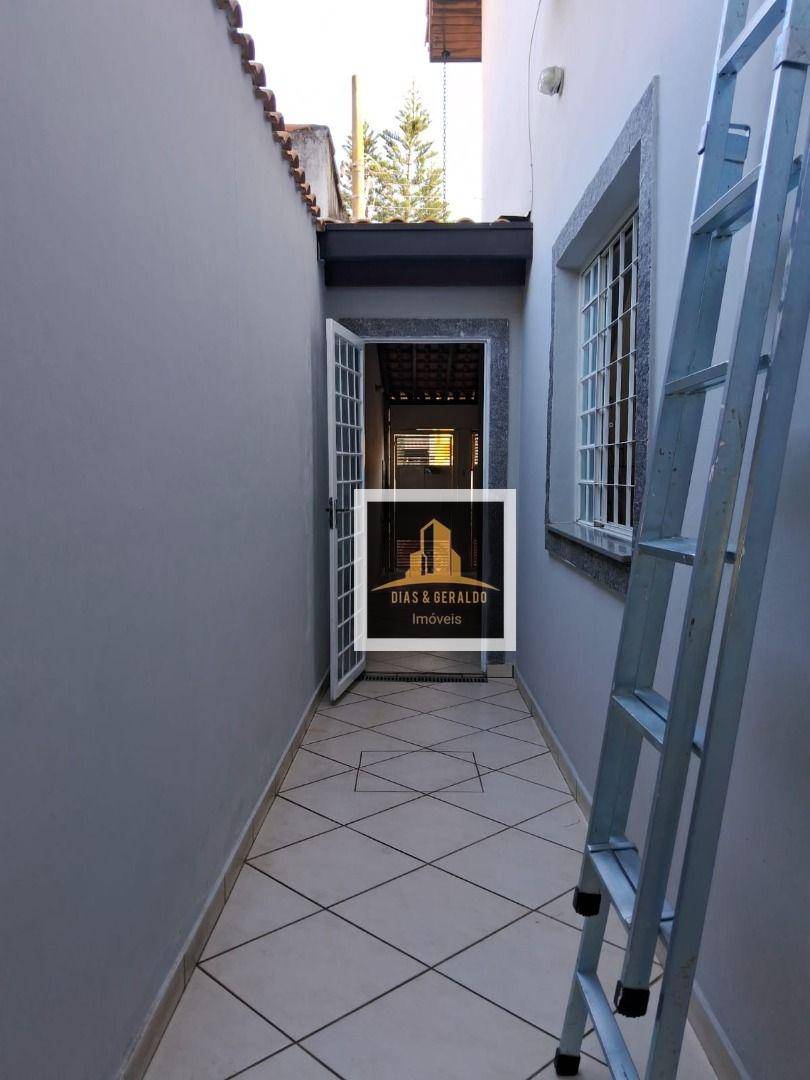 Casa à venda com 3 quartos, 142m² - Foto 9