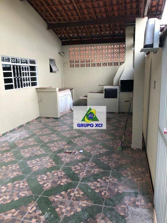 Casa à venda com 4 quartos, 147m² - Foto 2