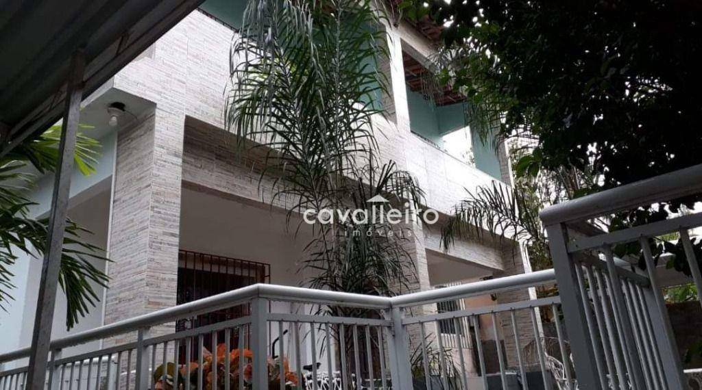 Casa à venda com 6 quartos, 300m² - Foto 1