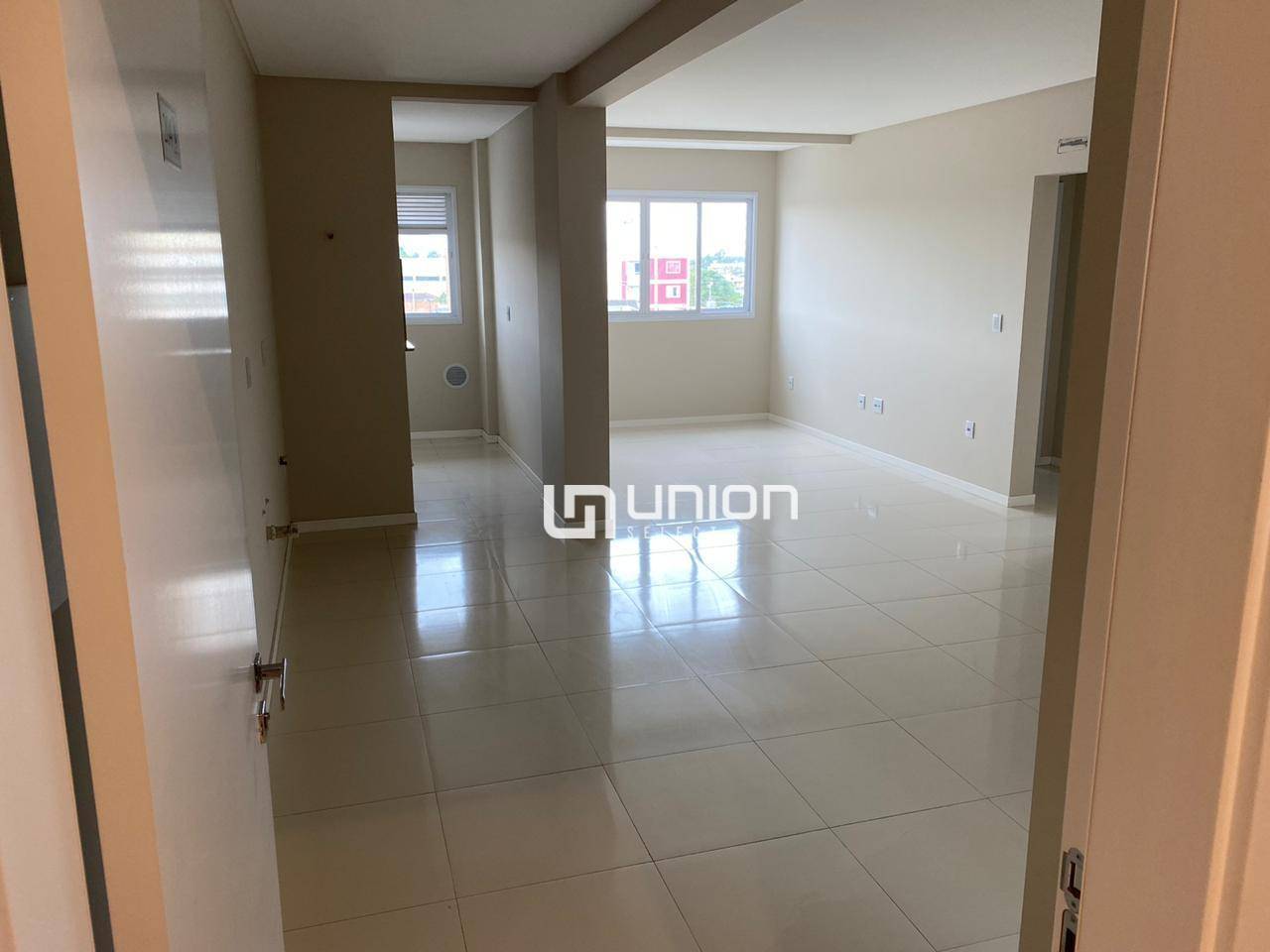 Apartamento à venda com 2 quartos, 80m² - Foto 2