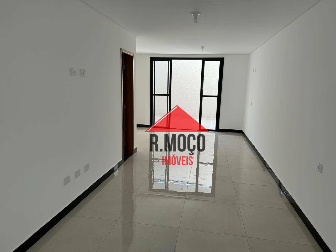 Sobrado à venda com 3 quartos, 120m² - Foto 1