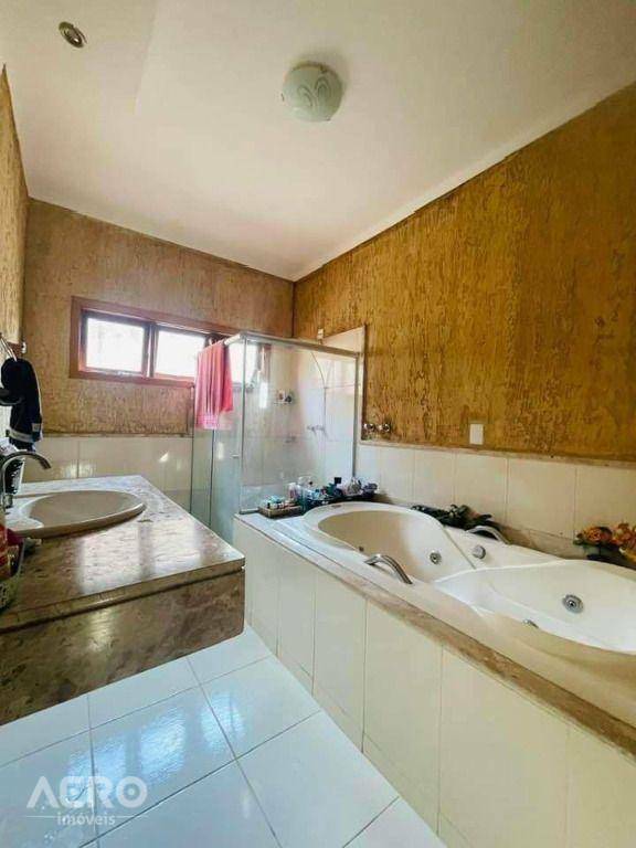 Casa à venda com 4 quartos, 278m² - Foto 3