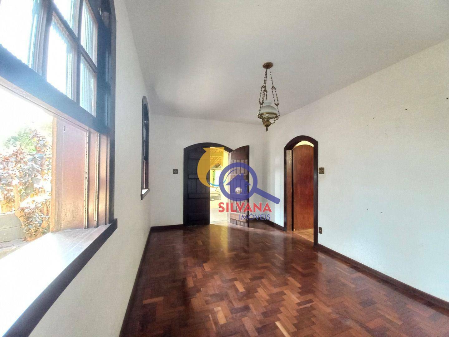 Casa à venda com 3 quartos, 260m² - Foto 2