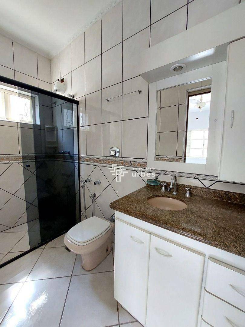 Casa para alugar com 3 quartos, 225m² - Foto 15