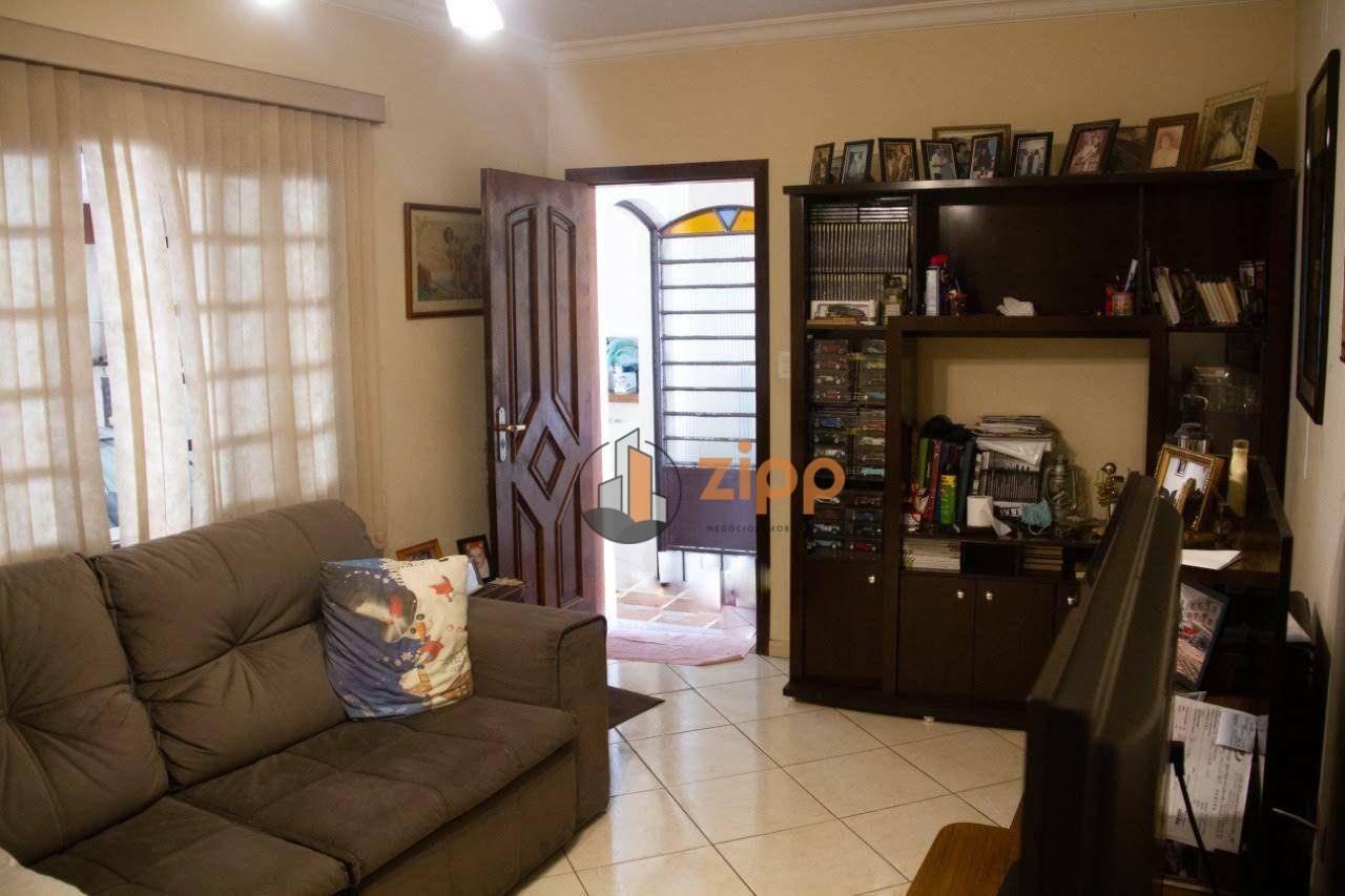 Casa à venda com 3 quartos, 140m² - Foto 1