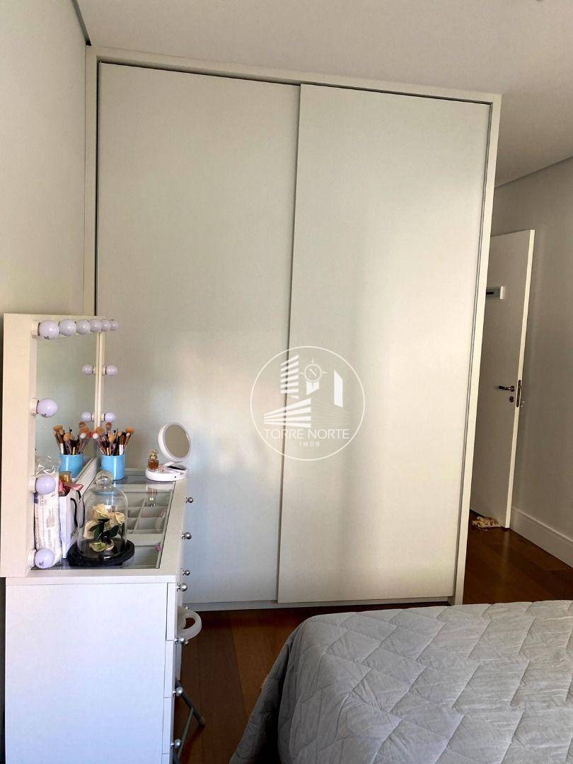 Apartamento à venda com 3 quartos, 238m² - Foto 25