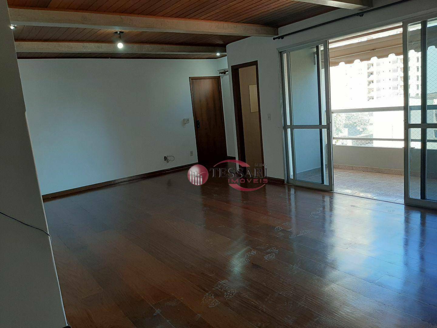 Apartamento à venda com 3 quartos, 180m² - Foto 2