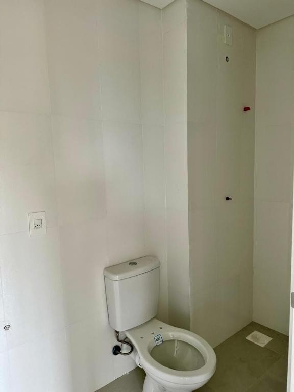 Apartamento à venda com 2 quartos, 65m² - Foto 4