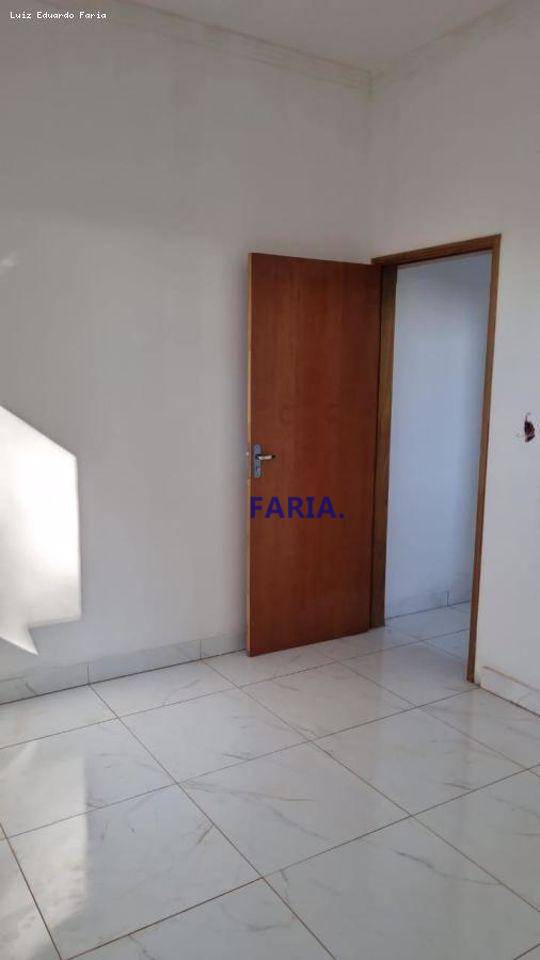 Casa à venda com 2 quartos, 60m² - Foto 10