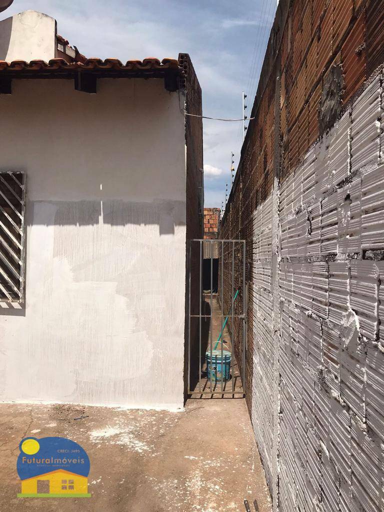 Casa à venda com 2 quartos, 100m² - Foto 3