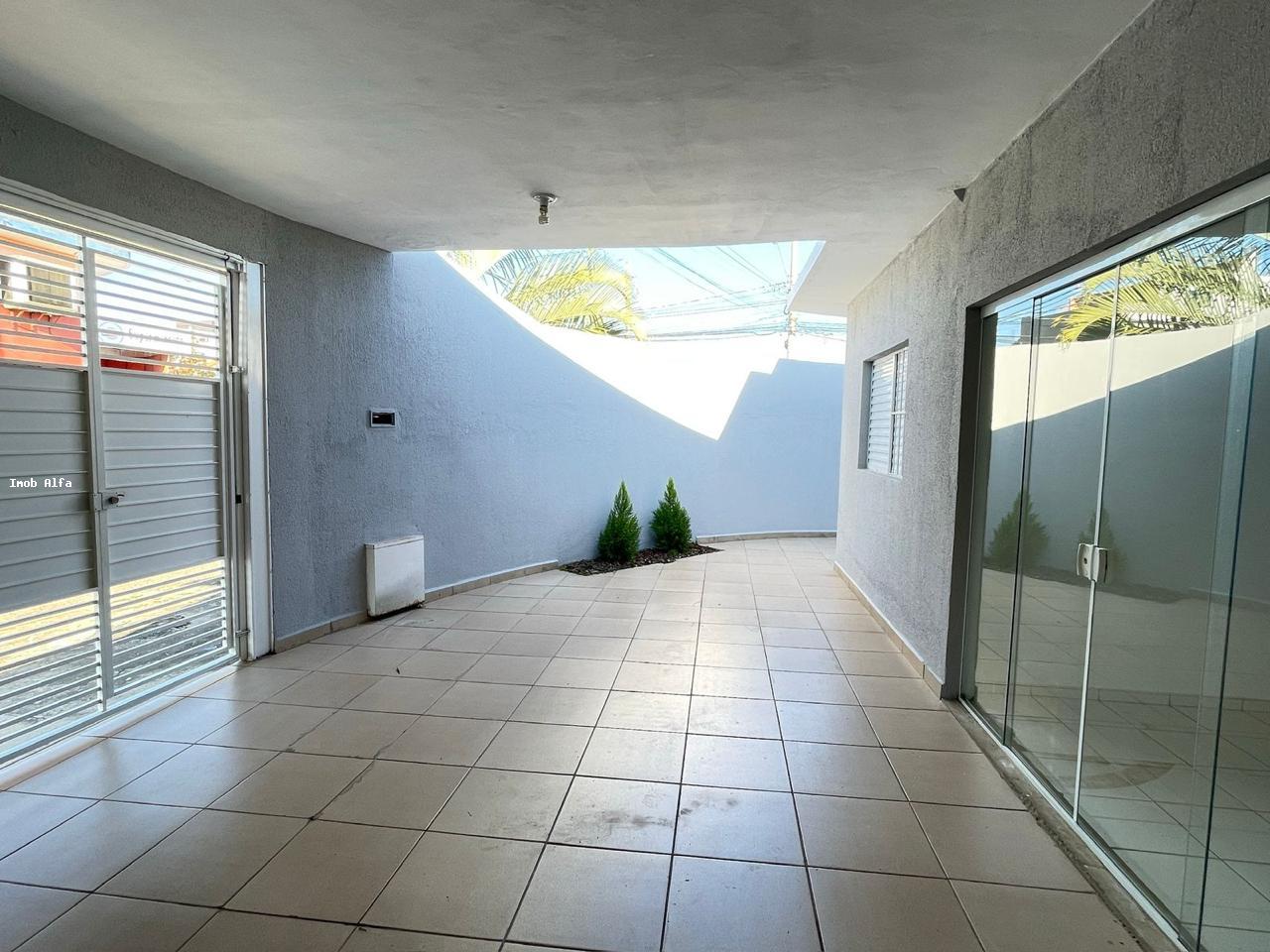 Casa à venda com 2 quartos, 50m² - Foto 1