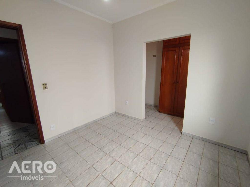 Casa para alugar com 3 quartos, 200m² - Foto 9