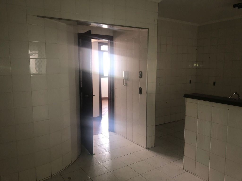 Apartamento à venda com 3 quartos, 190m² - Foto 13