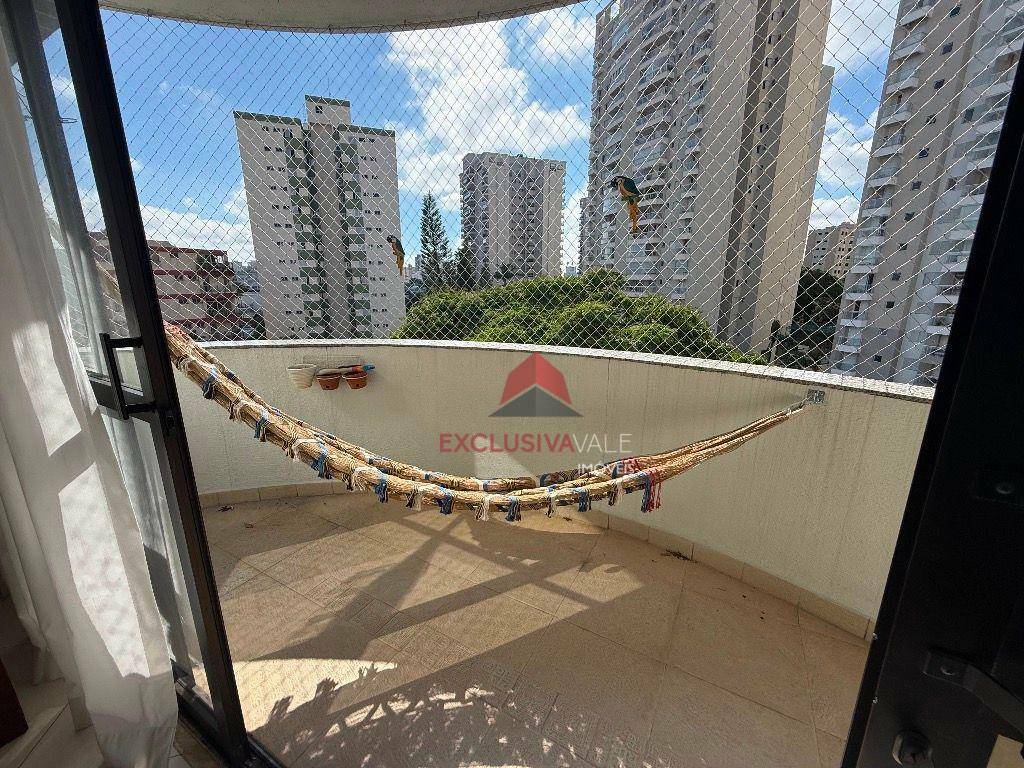 Apartamento à venda com 3 quartos, 194m² - Foto 4