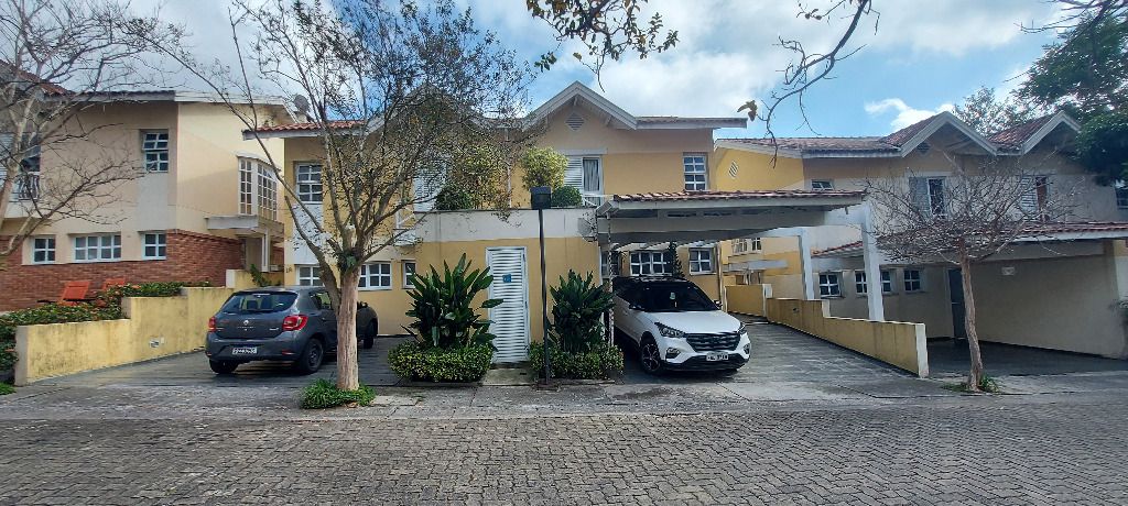 Casa de Condomínio à venda com 4 quartos, 310m² - Foto 1