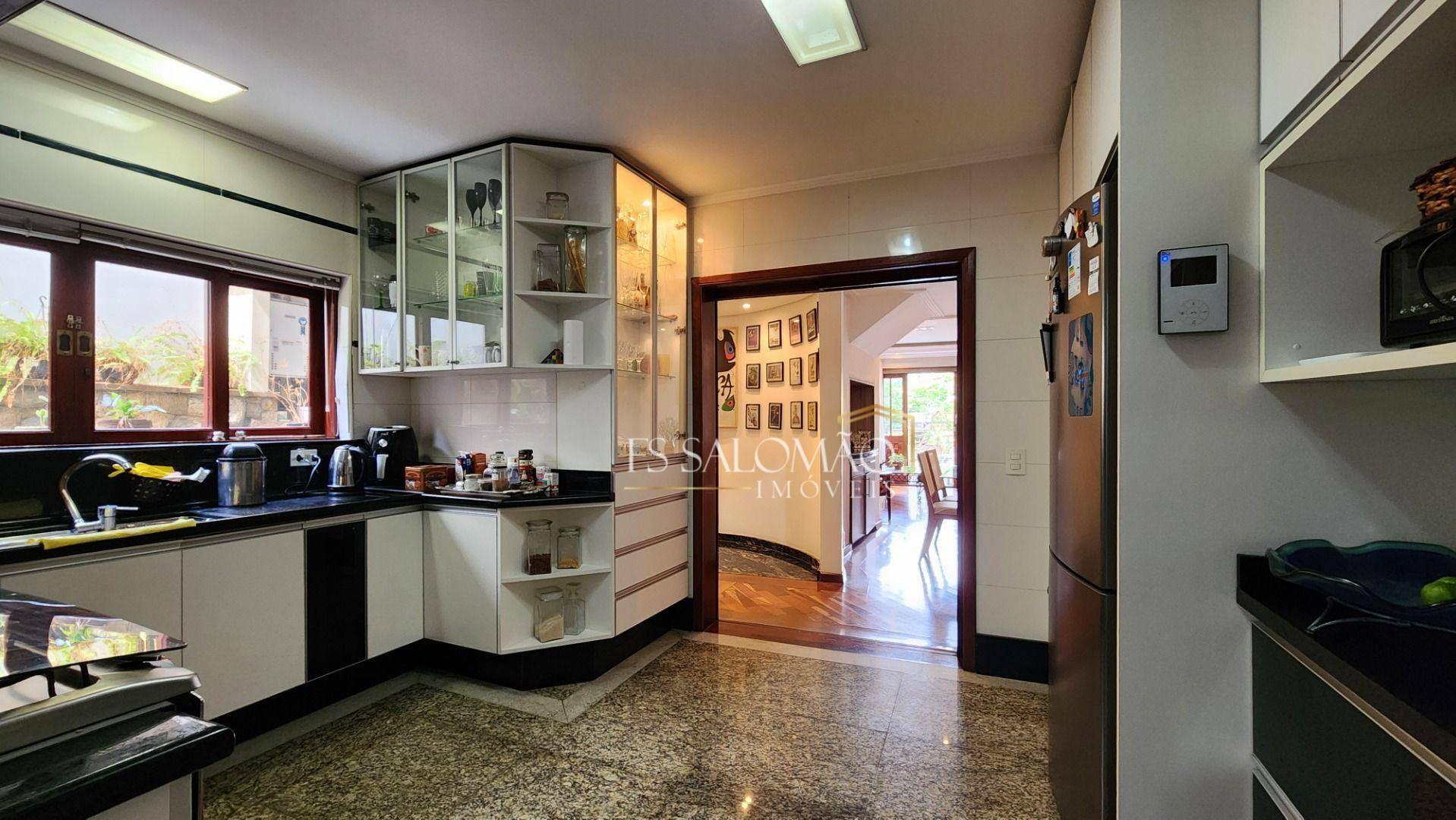 Casa à venda com 3 quartos, 277m² - Foto 8