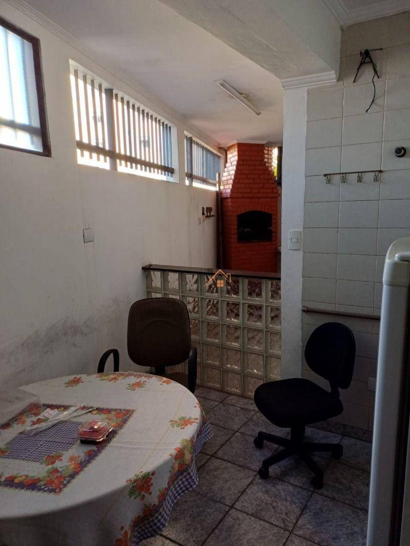 Sobrado à venda com 4 quartos, 200m² - Foto 9