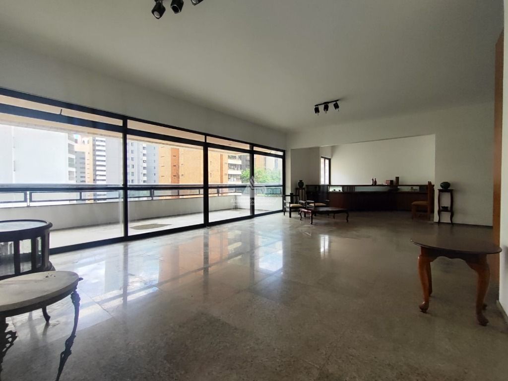 Apartamento à venda com 3 quartos, 276m² - Foto 2