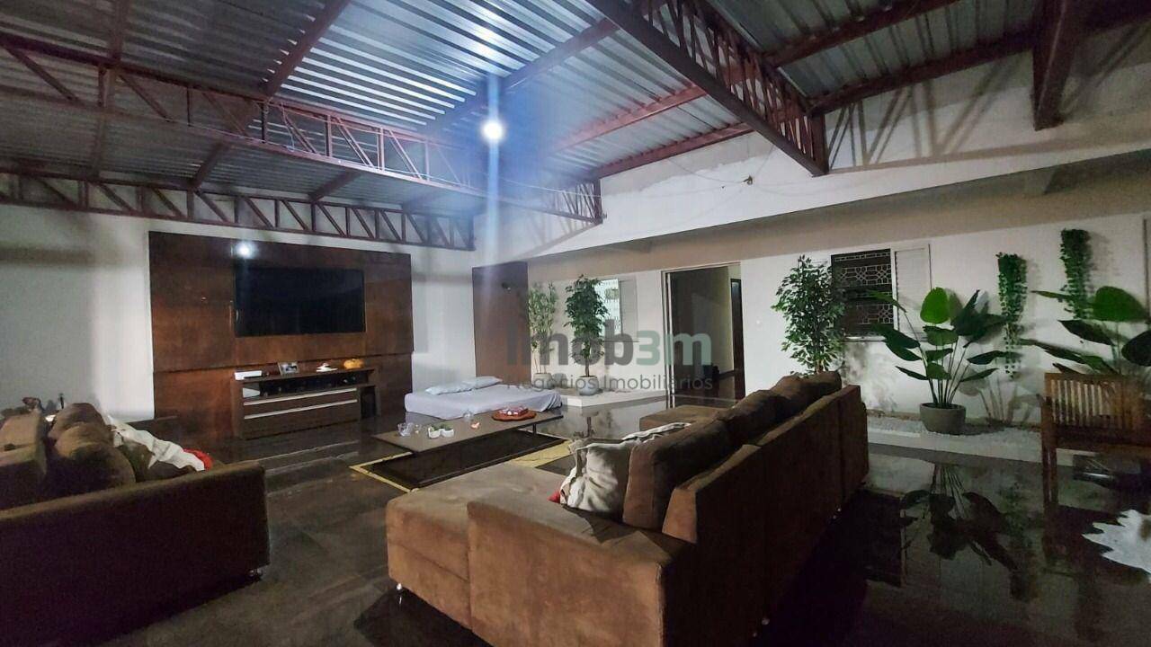 Casa à venda com 3 quartos, 450m² - Foto 4