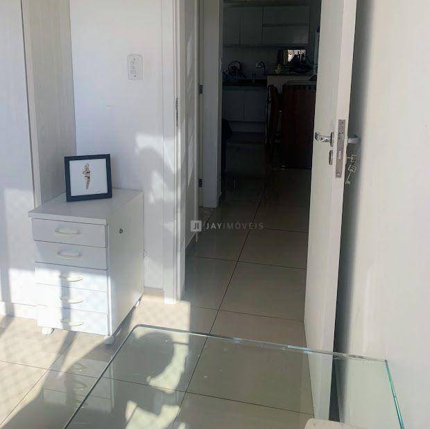 Apartamento à venda com 2 quartos, 79m² - Foto 9