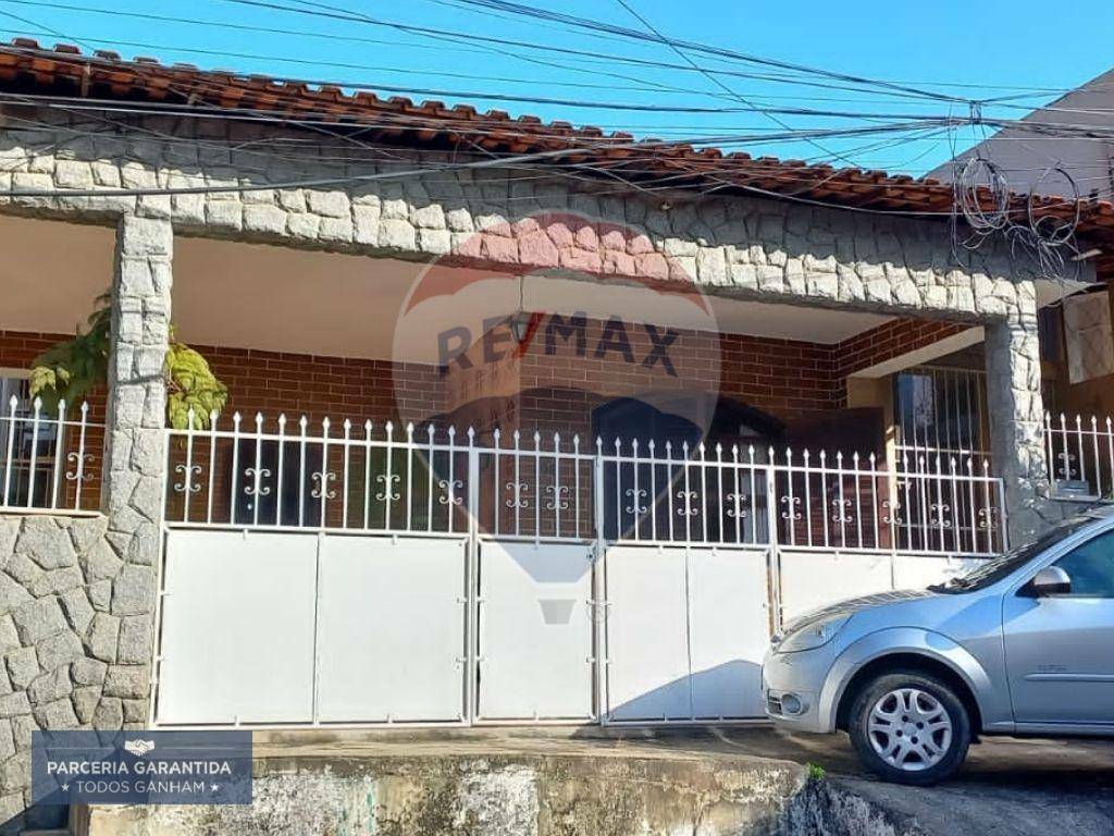 Casa à venda com 5 quartos, 134m² - Foto 1