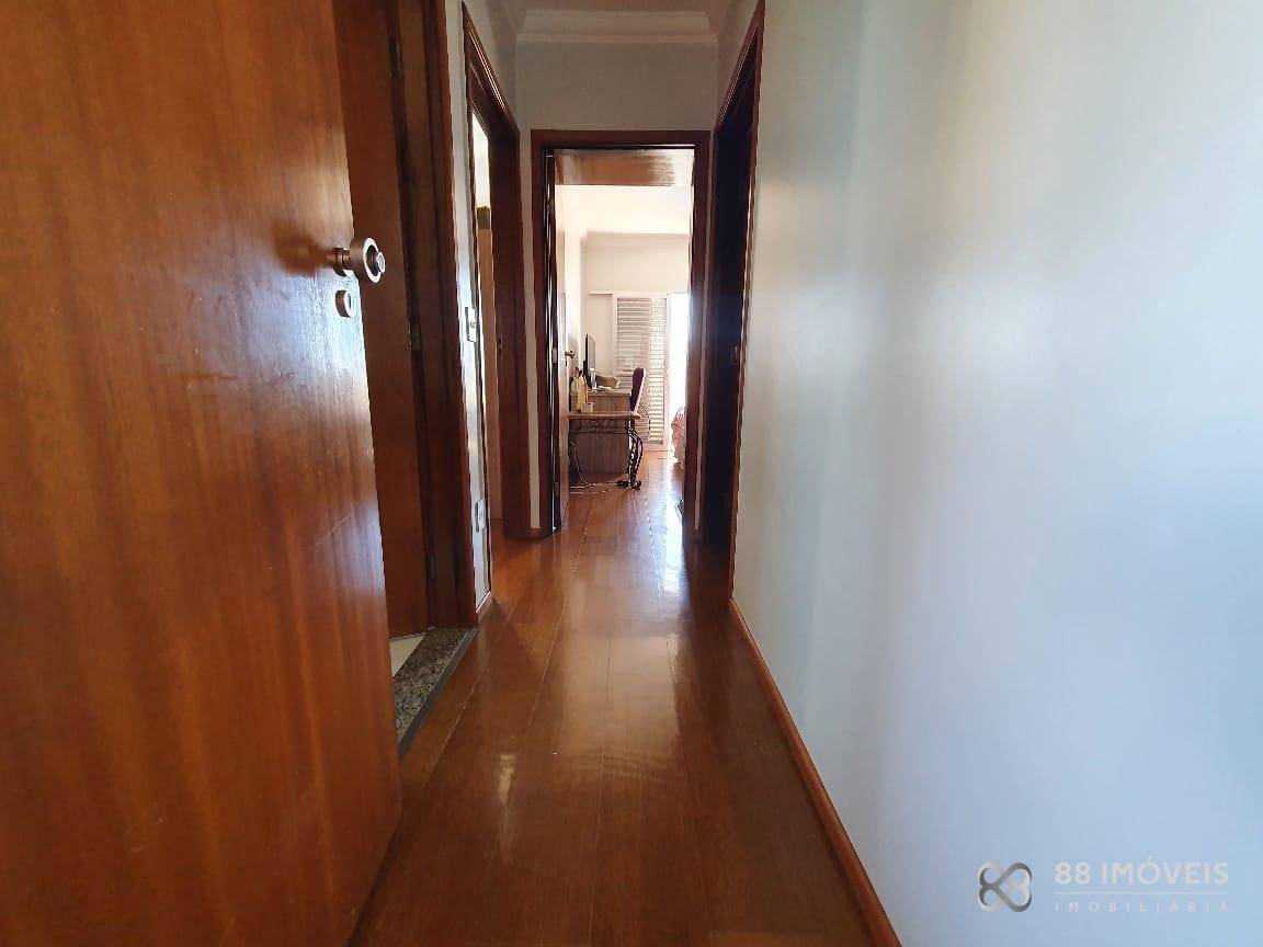 Apartamento à venda com 3 quartos, 137m² - Foto 11