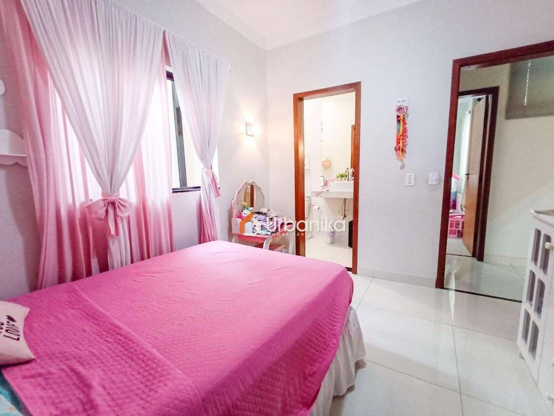 Casa, 3 quartos, 180 m² - Foto 1