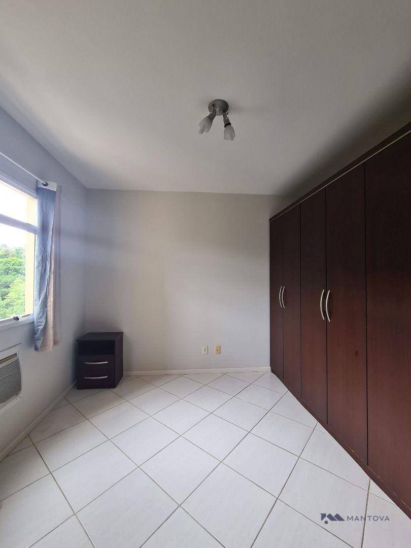 Apartamento à venda com 2 quartos, 60m² - Foto 2