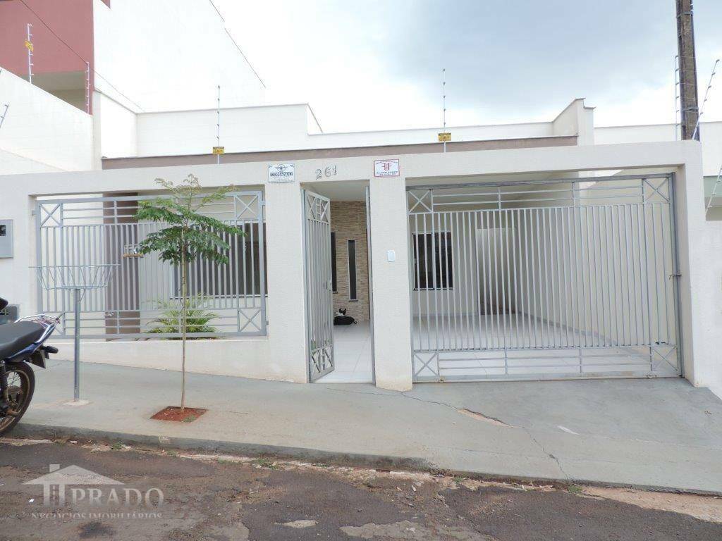 Casa à venda com 2 quartos, 80m² - Foto 1