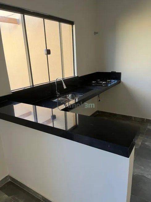 Casa à venda com 3 quartos, 97m² - Foto 2