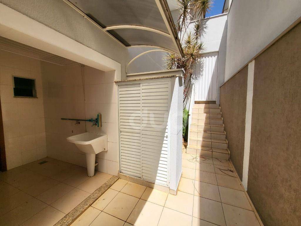 Casa de Condomínio para alugar com 4 quartos, 258m² - Foto 14