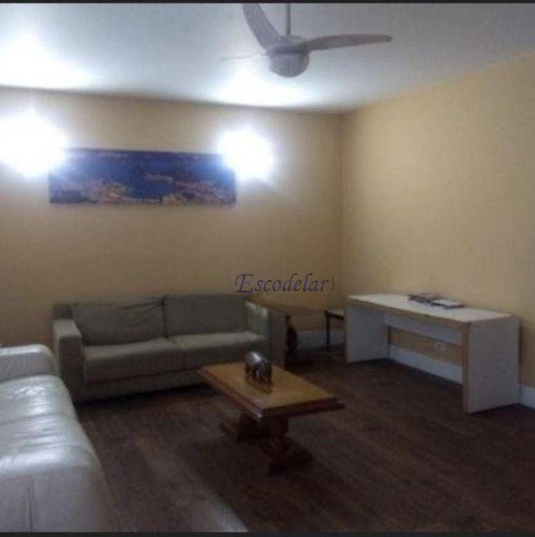 Casa para alugar com 4 quartos, 300m² - Foto 4