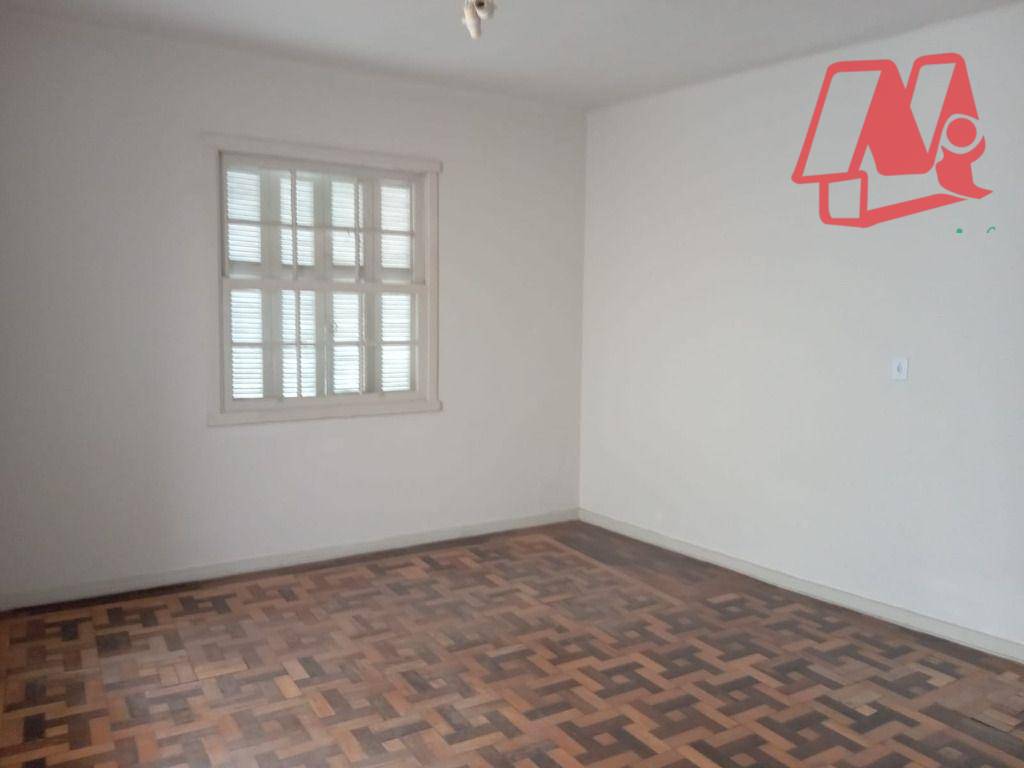 Casa à venda com 6 quartos, 200m² - Foto 3