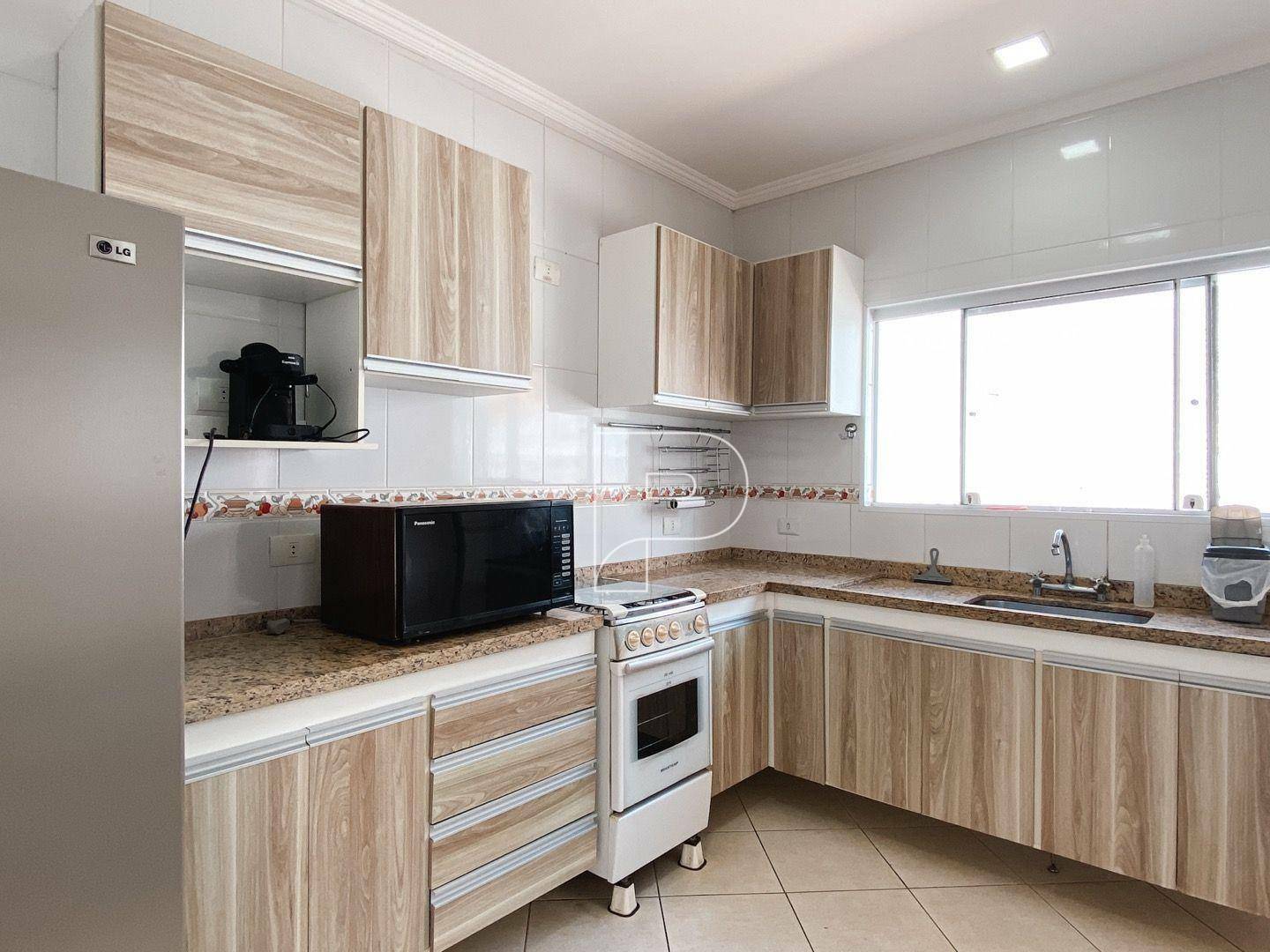 Casa de Condomínio para alugar com 4 quartos, 200m² - Foto 8