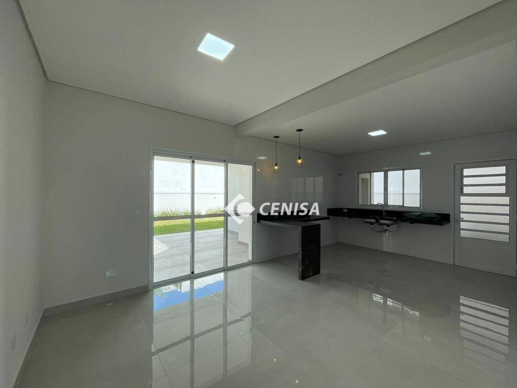 Casa de Condomínio à venda com 3 quartos, 245m² - Foto 2