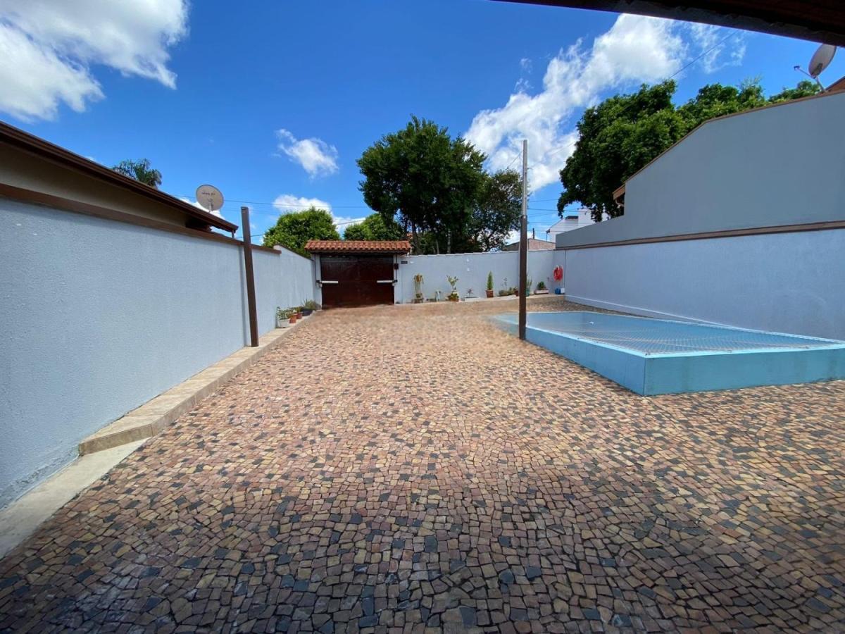 Casa à venda com 2 quartos, 300m² - Foto 2