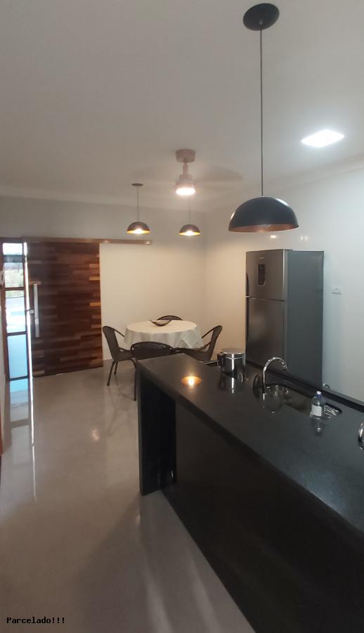 Casa à venda com 3 quartos, 210m² - Foto 2