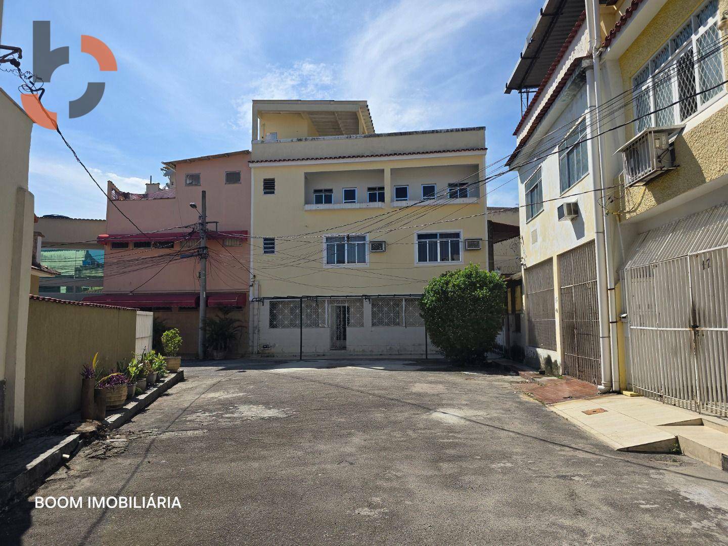 Casa à venda com 5 quartos, 232m² - Foto 1