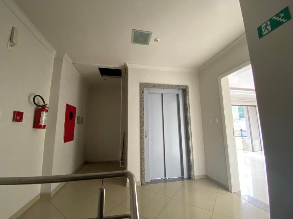 Apartamento à venda com 3 quartos, 211m² - Foto 47