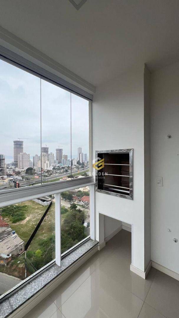 Apartamento à venda com 2 quartos, 70m² - Foto 2