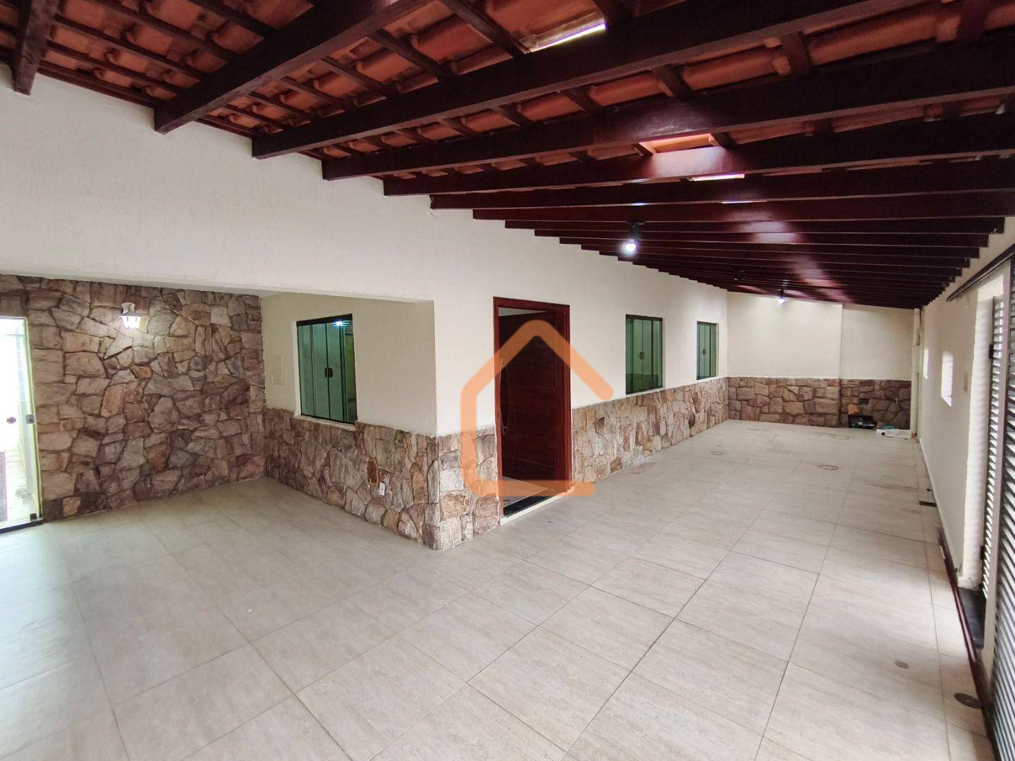 Casa, 4 quartos, 210 m² - Foto 1