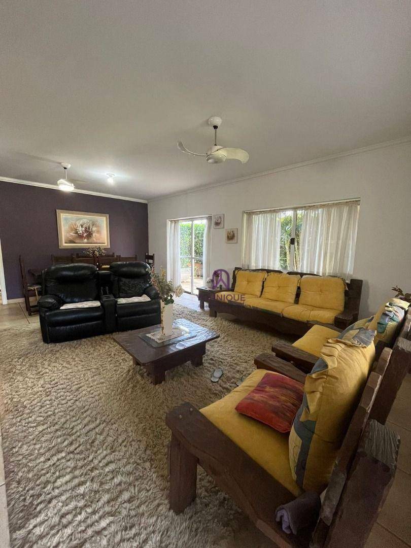 Casa à venda com 3 quartos, 236m² - Foto 18